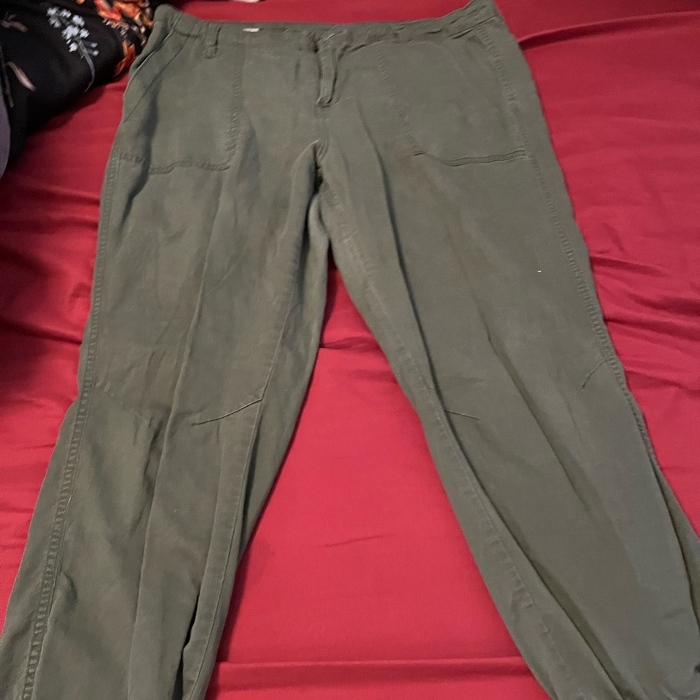Green cargo pants